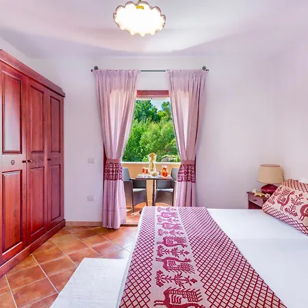 Isa - With Swimming-pool In Sos Alinos Aparthotel 3*