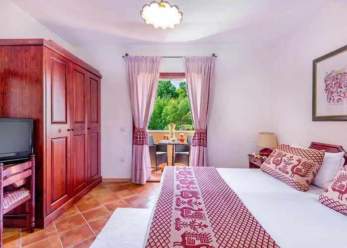 Isa - With Swimming-pool In Sos Alinos Apart Otel 3*